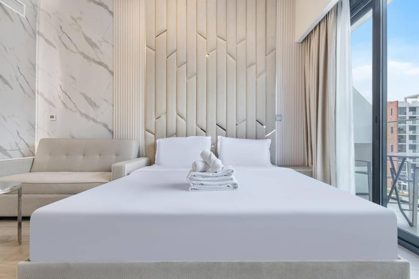 Apartment Tranquil Retreat In Azizi 34-urban Getaway! Dubai